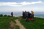 73 Un bel gruppo  si gode la compagnia ...con vista panoramica